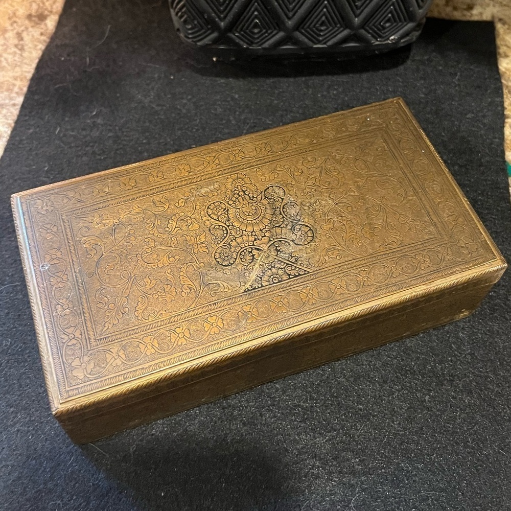 Vintage Metal Box / Money Box - Picture 11 of 16